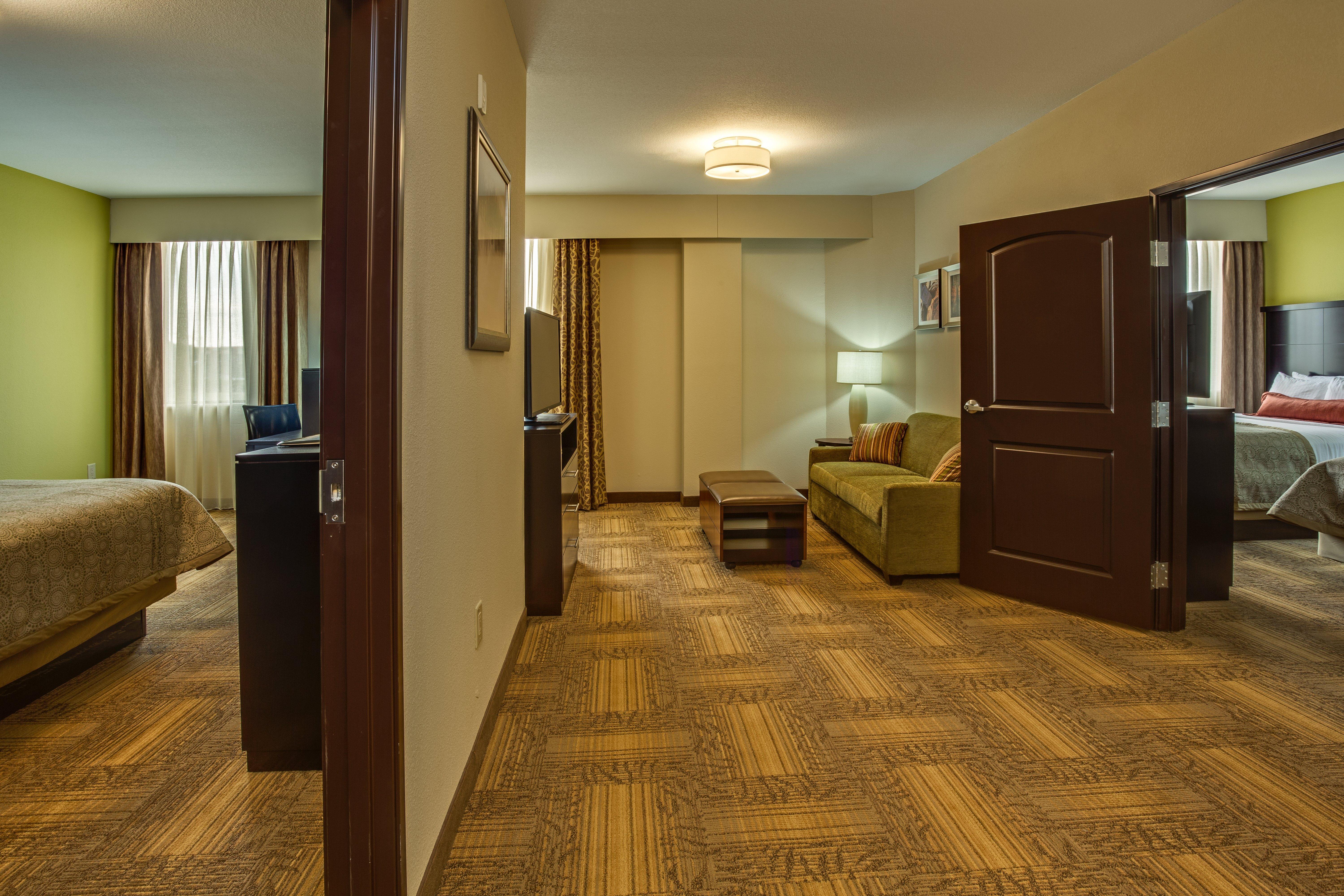 Staybridge Atlanta Airport 3*