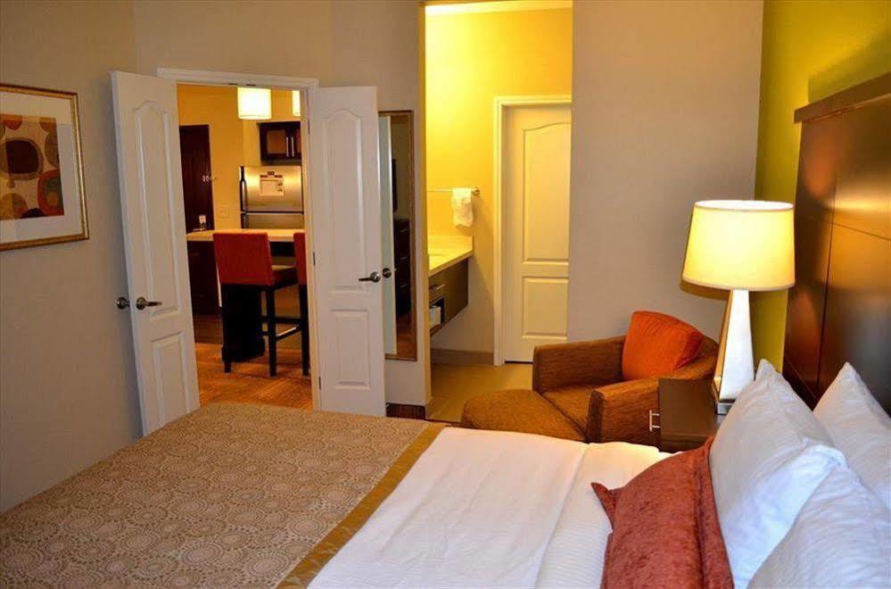 Staybridge Atlanta Airport 3*